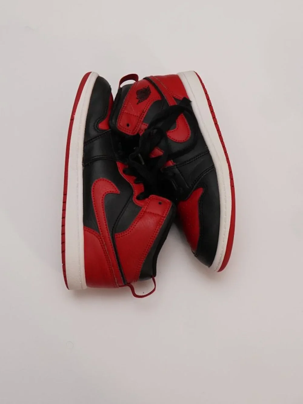 Jordan 1 Mid, black and red, size 3Y